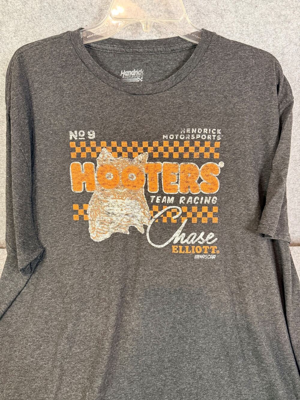 Chase Elliott No 9 Hooters Hendrick Motorsports NASCAR T-Shirt 2XL